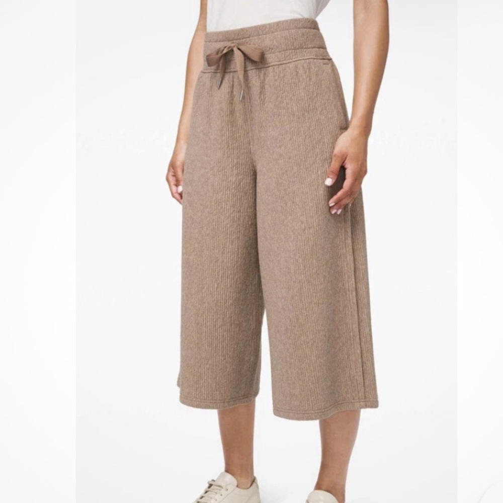 Lululemon “Retreat Yourself” Cropped Leggings Wide Leg Heathered Tan Size 6